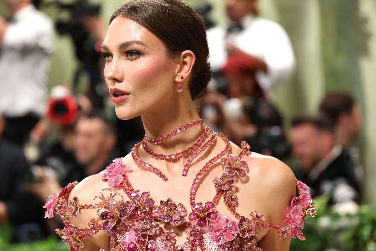 KARLIE KLOSS IN PINK BEJEWELED GOWN AT THE 2024 MET GALA IN NEW YORK08